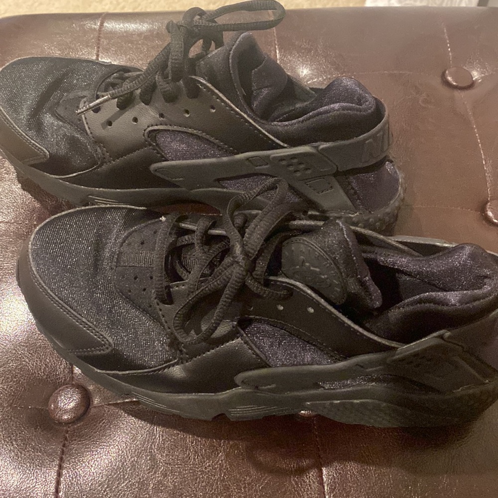 Brand new Nikes size 9 air huarache